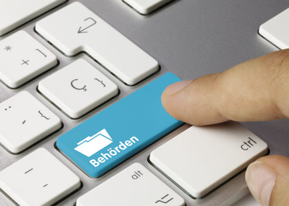 Behörden_Antrag_AdobeStock_115625021.jpeg - momius - stock.adobe.com